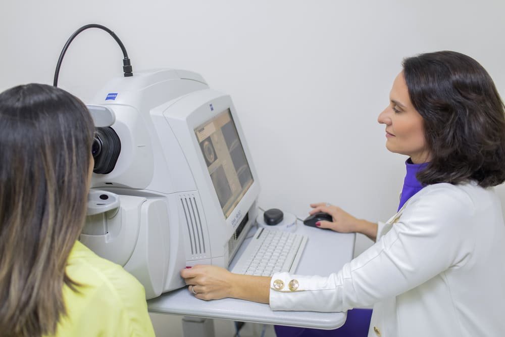 Dra. Danielle Boni | Oftalmologista Especialista em Retina Clínica e Cirúrgica